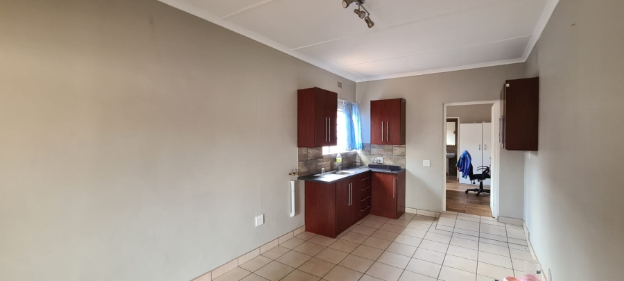 To Let 4 Bedroom Property for Rent in Hadison Park Northern Cape